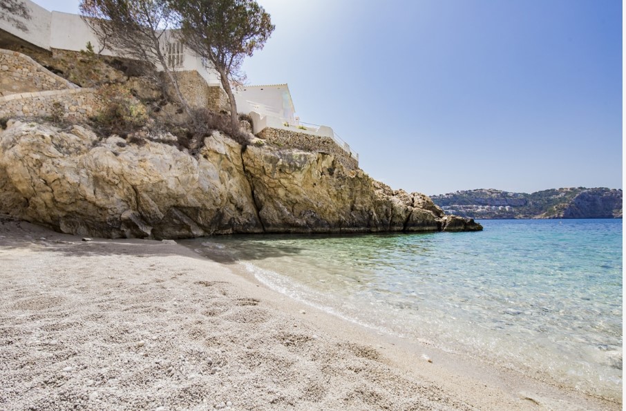  cala playa fonoll beach apartment port andratx strand yacht club de vella www.maxmallorca.com  branding labeling  copyright (25).jpg